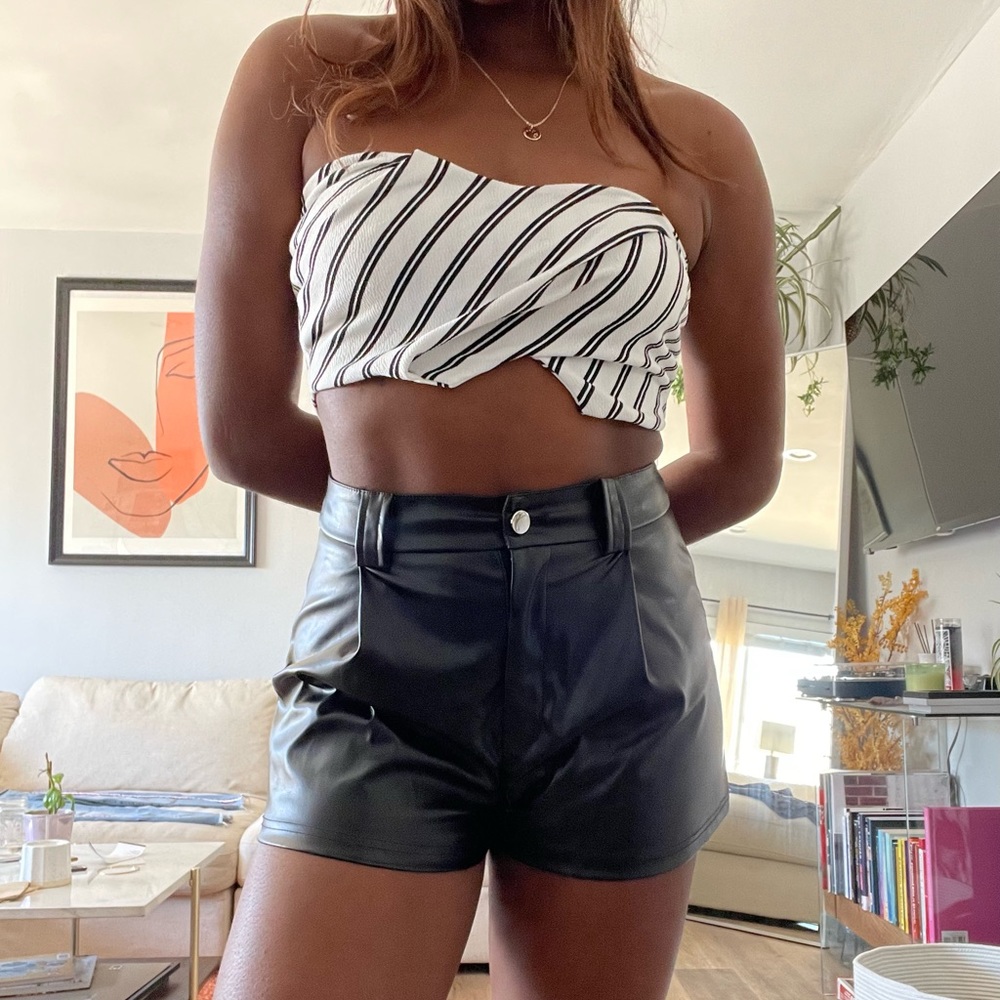 🦓 NWT Black & White Striped Tube Top 🦓